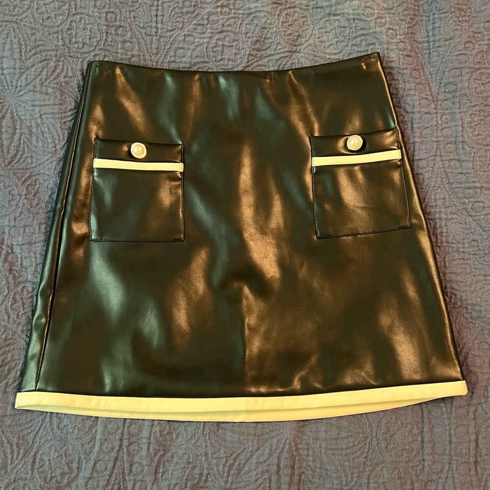 Elegant Black and Cream Skirt